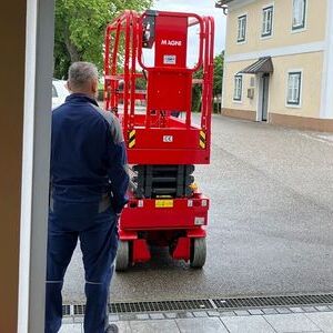 Für die Deckenreinigung musste schweres Gerät her.
