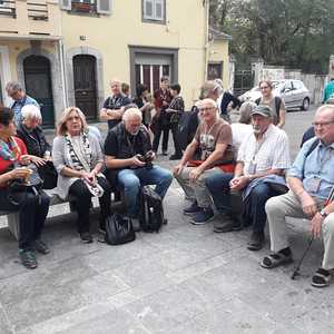 Warten auf den Lift zur Burg in Lourdes
