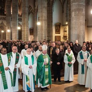 Festgottesdienst zur Amtseinführung mit Bischof Manfred Scheuer in der Pfarrkirche in Eferding.