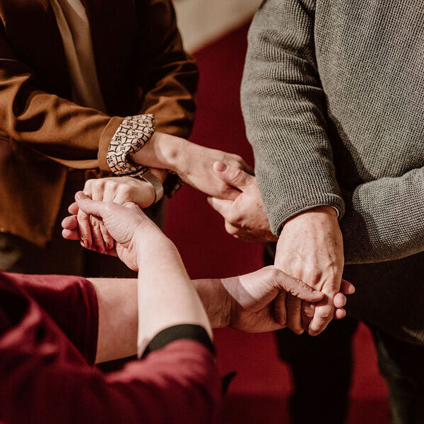 Gemeinsame Führung im Pfarrvorstand / © Diözese Linz / Frauenkommission / Laurenz Kaiser Ein Dreierteam aus Pfarrer, Pastoralvorständin und Verwaltungsvorständin leitet gemeinsam die Geschicke der Pfarre.